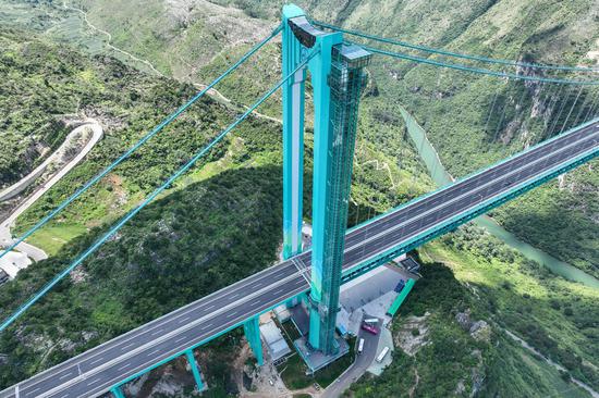 Exploring world's tallest bridge in southwest China's Guizhou