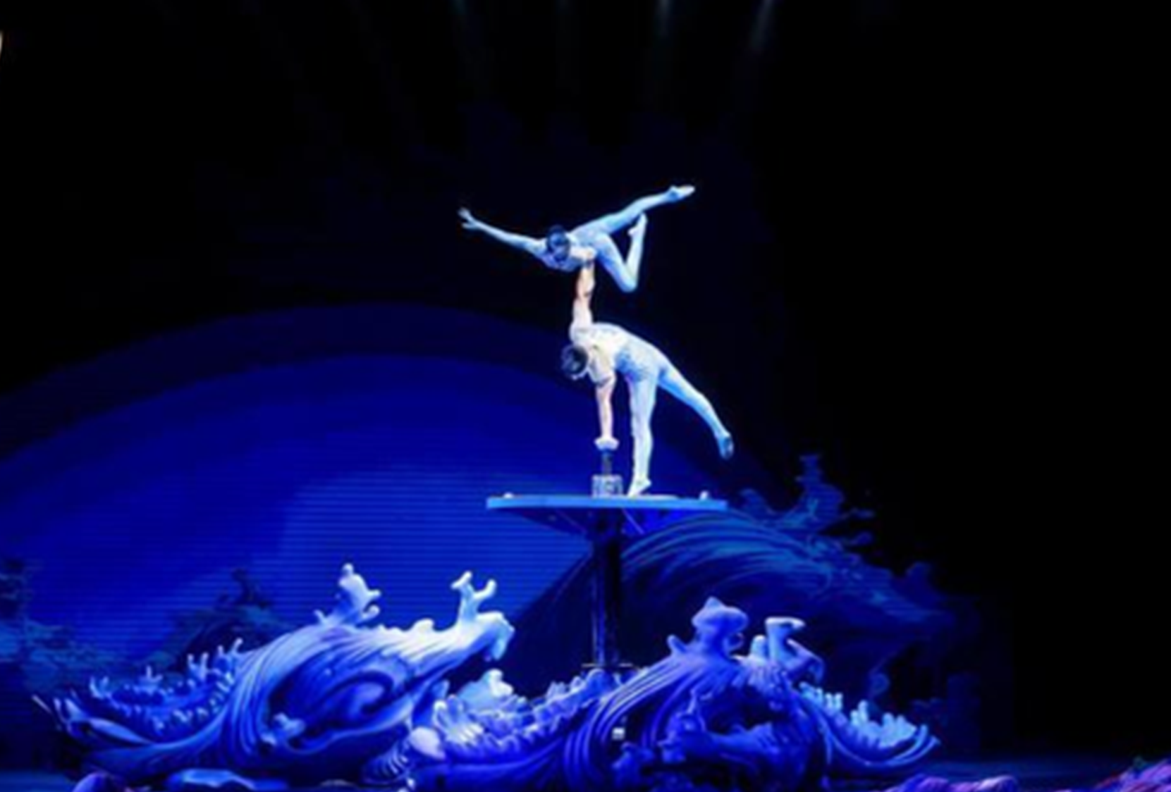 13th China Acrobatic Exhibition launches in south China's Beihai