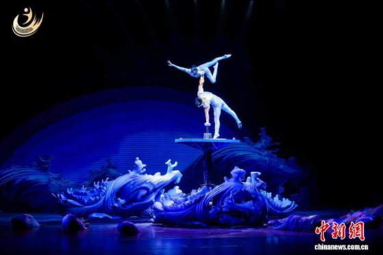 Acrobats perform during the opening night of the 13th China Acrobatic Exhibition in Beihai, south China's Guangxi Zhuang autonomous region, July 21, 2026. (Photo: China News Service)