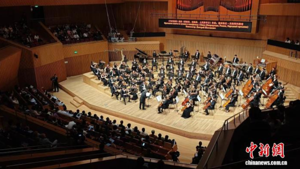 A special symphony concert marking the 25th anniversary of the signing of the Treaty of Good-Neighborliness and Friendly Cooperation Between the People's Republic of China and the Russian Federation was held in Harbin,  (Photo: China News Service)
