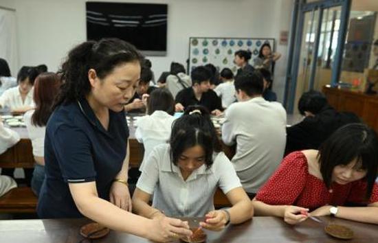 Over 53,000 young volunteers to serve in western China