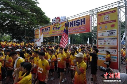Participants gather for the "Jom! Malaysia-China 2026 Run," on July 26, 2026 (Photo: China News Service/ Liu Yuying)