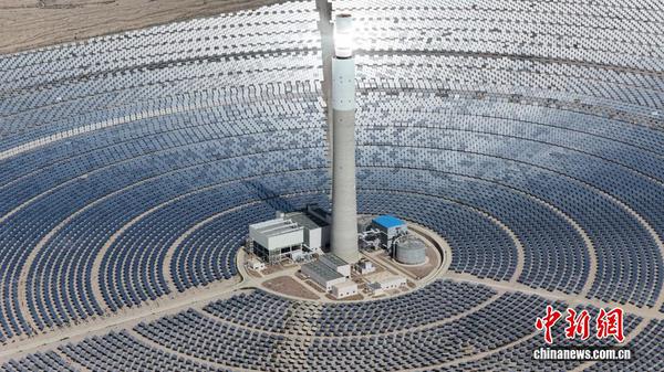 The Delingha solar thermal power station. (Photo: China News Service)