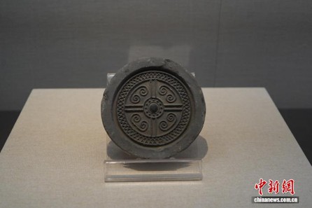 Roof Tile-end with cloud pattern (Photo: China News Service/ Zhao Mengyang)
