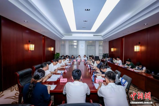 A media roundtable for the 2026 World Intelligent Connected Vehicles Conference (WICV) is held in Beijing on July 27, 2026. (Photo: China News Service)