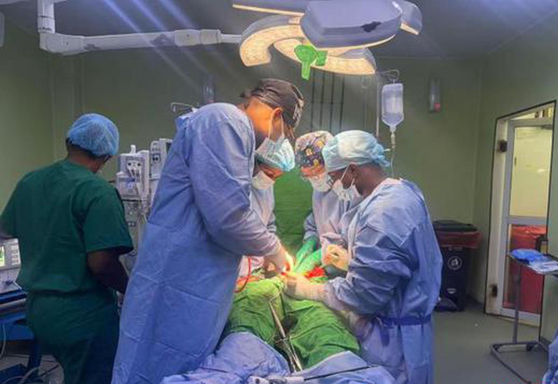 Chinese medical team in Guyana performs complex tumor surgery