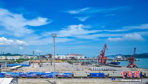China's first dedicated railway line for sea-rail intermodal transport is put into operation at the Xiamen Yuandu Port in Fujian province, July 29, 2026. (Photo: China News Service)