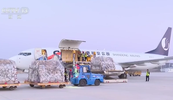 Trial flight completed on Kashgar-Tashkent air cargo route