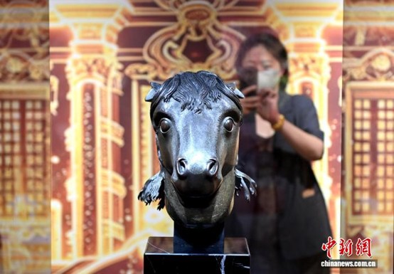 The original bronze-horse head statue is displayed at the Fujian Museum, July 30, 2026. (Photo: China News Service/ Lyu Ming)
