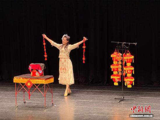 A performer from China Coal Mine Art Troupe stages a show featuring ancient Chinese magic tricks in Taipei  on July 30, 2026. (Photo: China News Service/Zhu He)