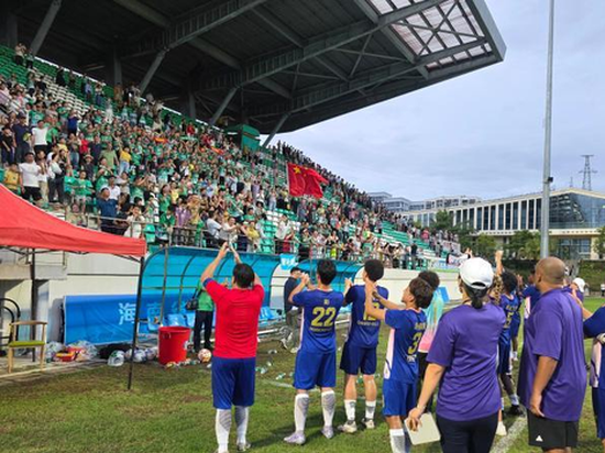 Football match brings Chinese and U.S. student teams together in Hainan
