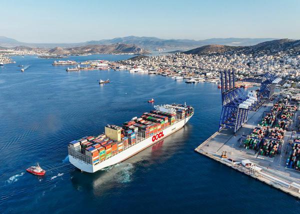This aerial photo taken on July 10, 2023 shows OOCL PIRAEUS, one of the largest container vessels in the world, about to dock at Piraeus Port in Piraeus, Greece. (Photo/Xinhua)