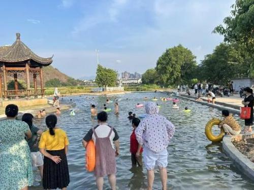 Free village swimming pool becomes summer hotspot for children in east China