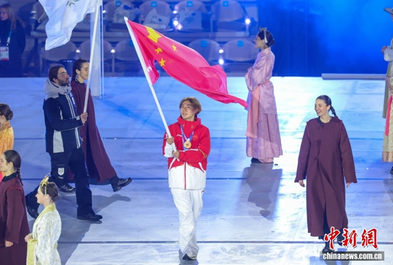 Chinese snowboarder Su Yiming attends the closing ceremony of the Milano Cortina 2026 Winter Olympics, February 22, 2026. (Photo: China News Service/ Luo Yunfei)