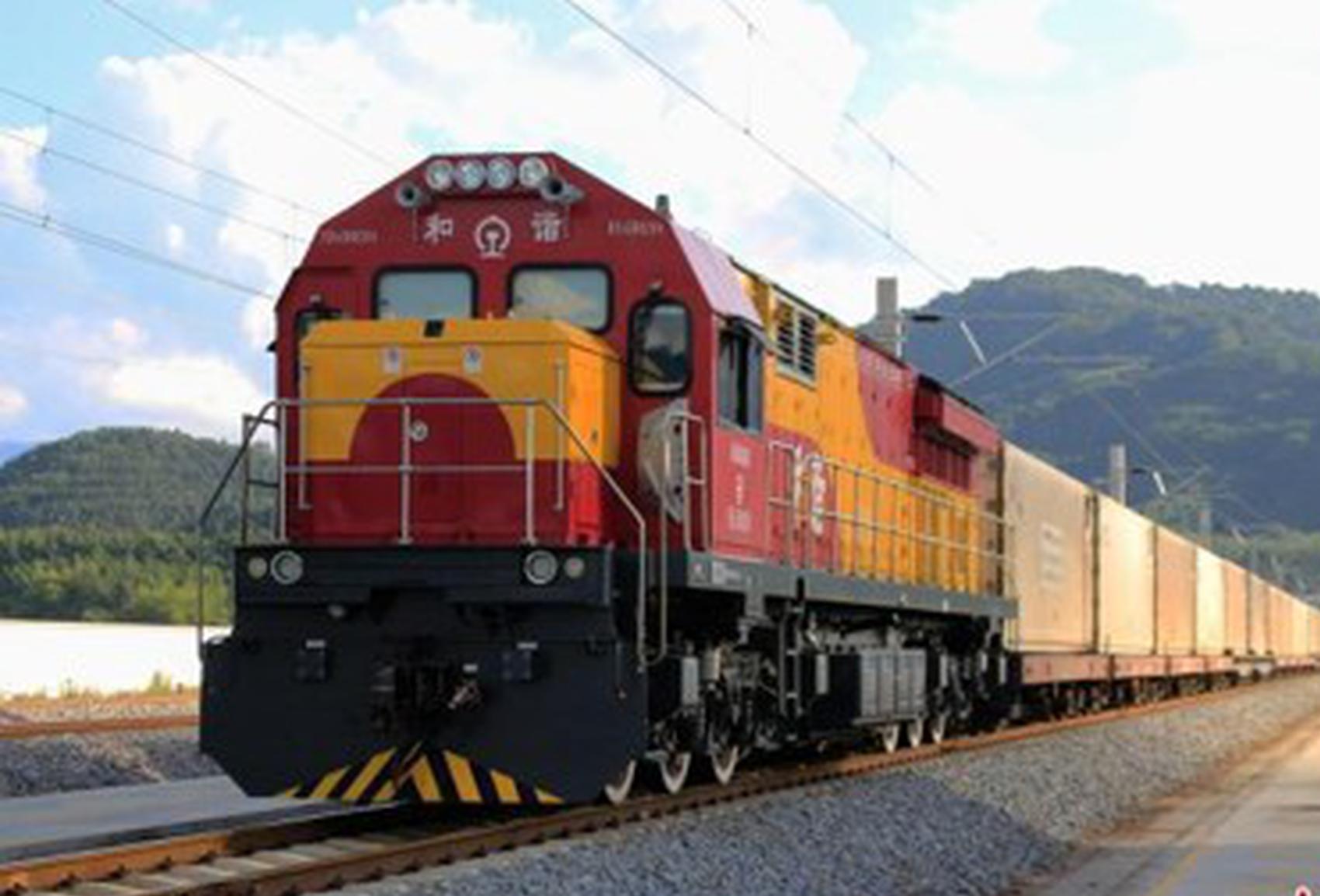 China-Laos Railway brings over 200,000 metric tons of Southeast Asian fruit to China this year