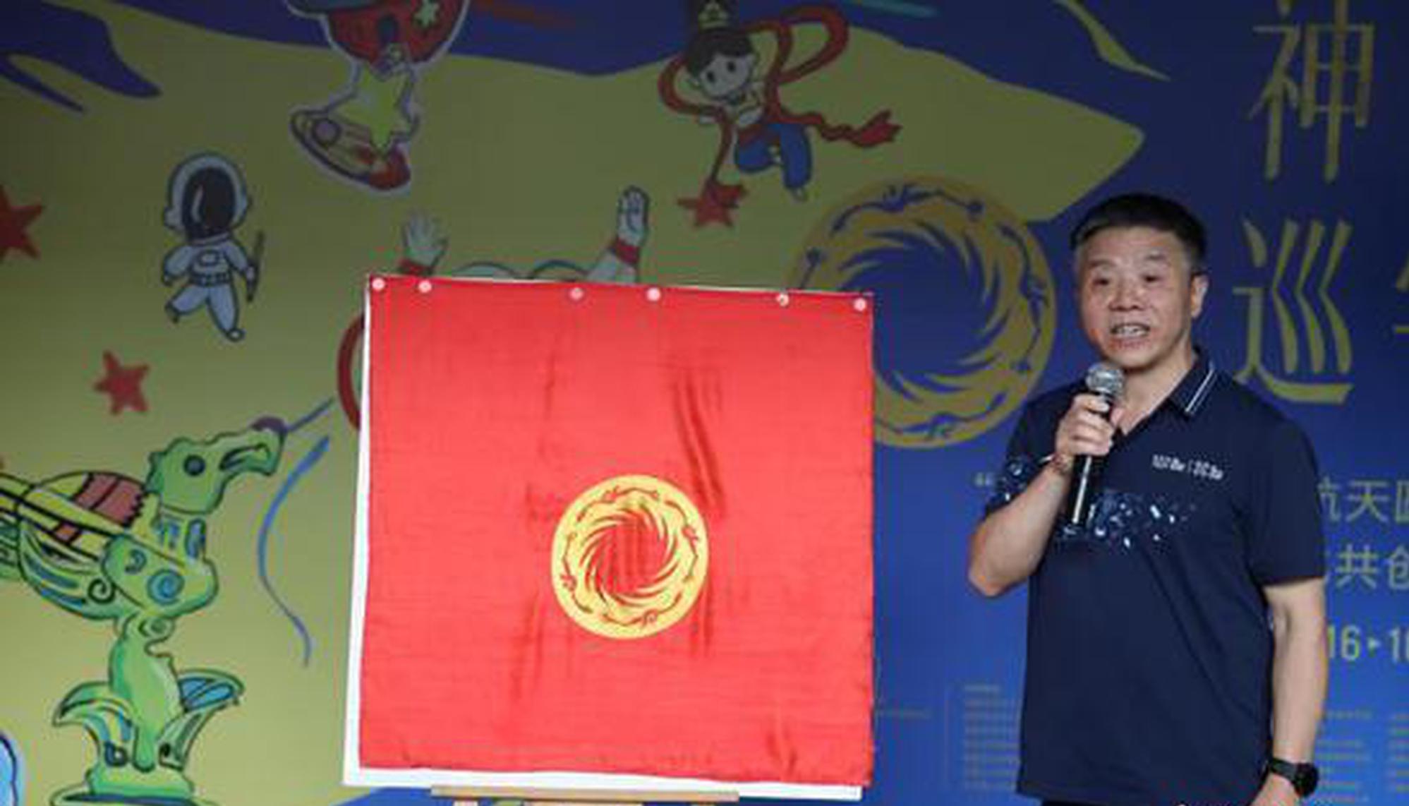 Space-flown Sichuan embroidery showcased in Chengdu