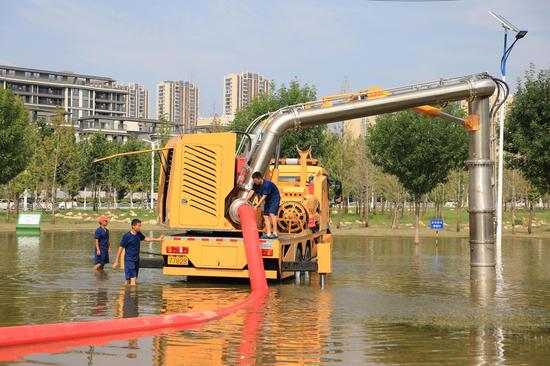 Drainage operations underway in flooded areas of Henan
