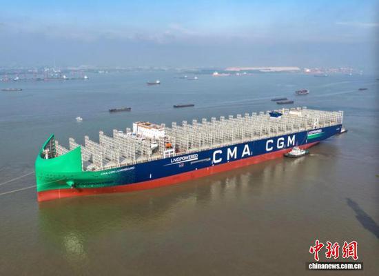 Xinfu 145, the worldlargestclass dualfuel container ship, departs Taizhou Port, Jiangsu Province, under tug assistance, Aug. 18, 2026. (Photo: China News Service/ Gu Jihong)