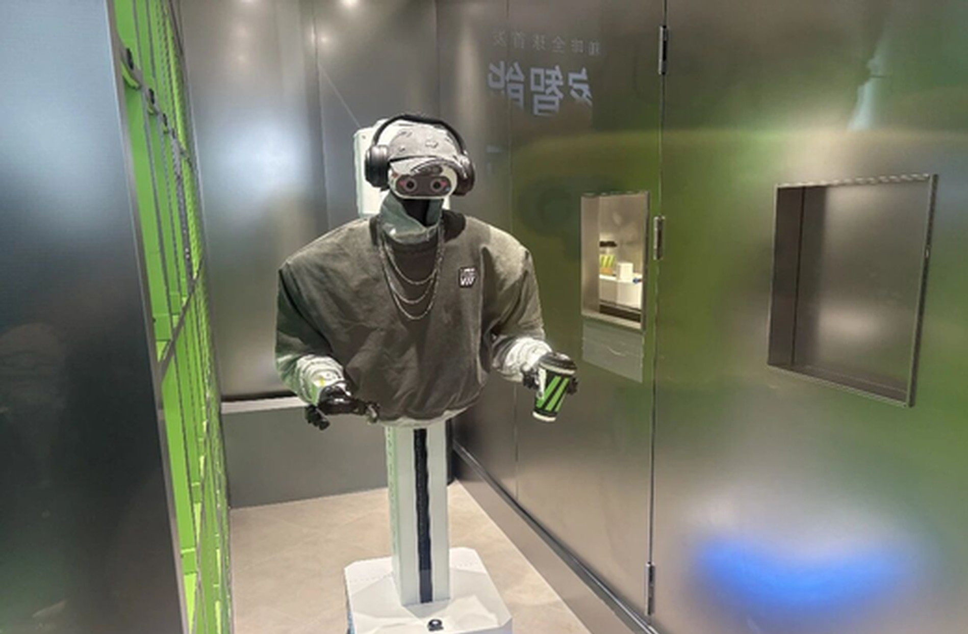 Robots widely used in everyday life in Beijing, from brewing coffee to cooking meals