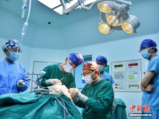 Shangxi’s first invasive brain-computer interface (BCI) implant surgery is completed on August 19, 2026. (Photo: China News Service/ Wang Mingyu)