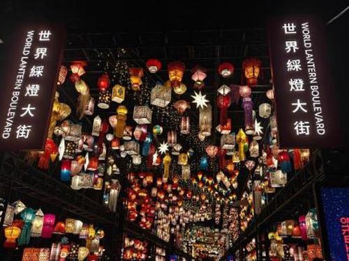 Festive lanterns from 20 countries, regions light up Hong Kong for Mid-Autumn Festival