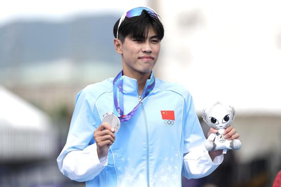 Triathlete Zhang Xirui wins China's first medal of Aichi-Nagoya Asian Games