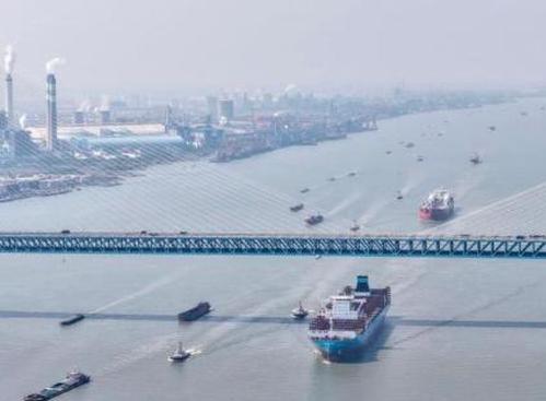Three newly built vessels depart Yangtze River in Jiangsu for sea trials
