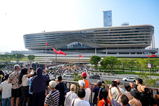 Huanggang Port starts operation in Shenzhen