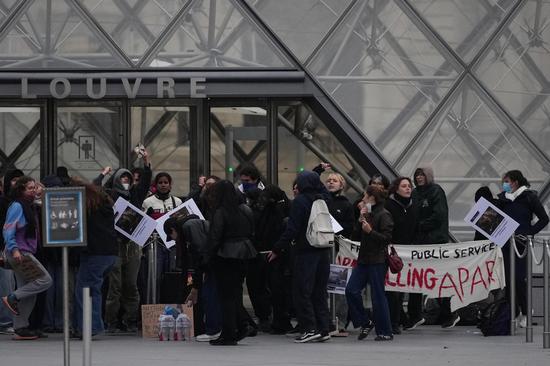 China's FM, diplomatic missions in France urge nationals to stay vigilant