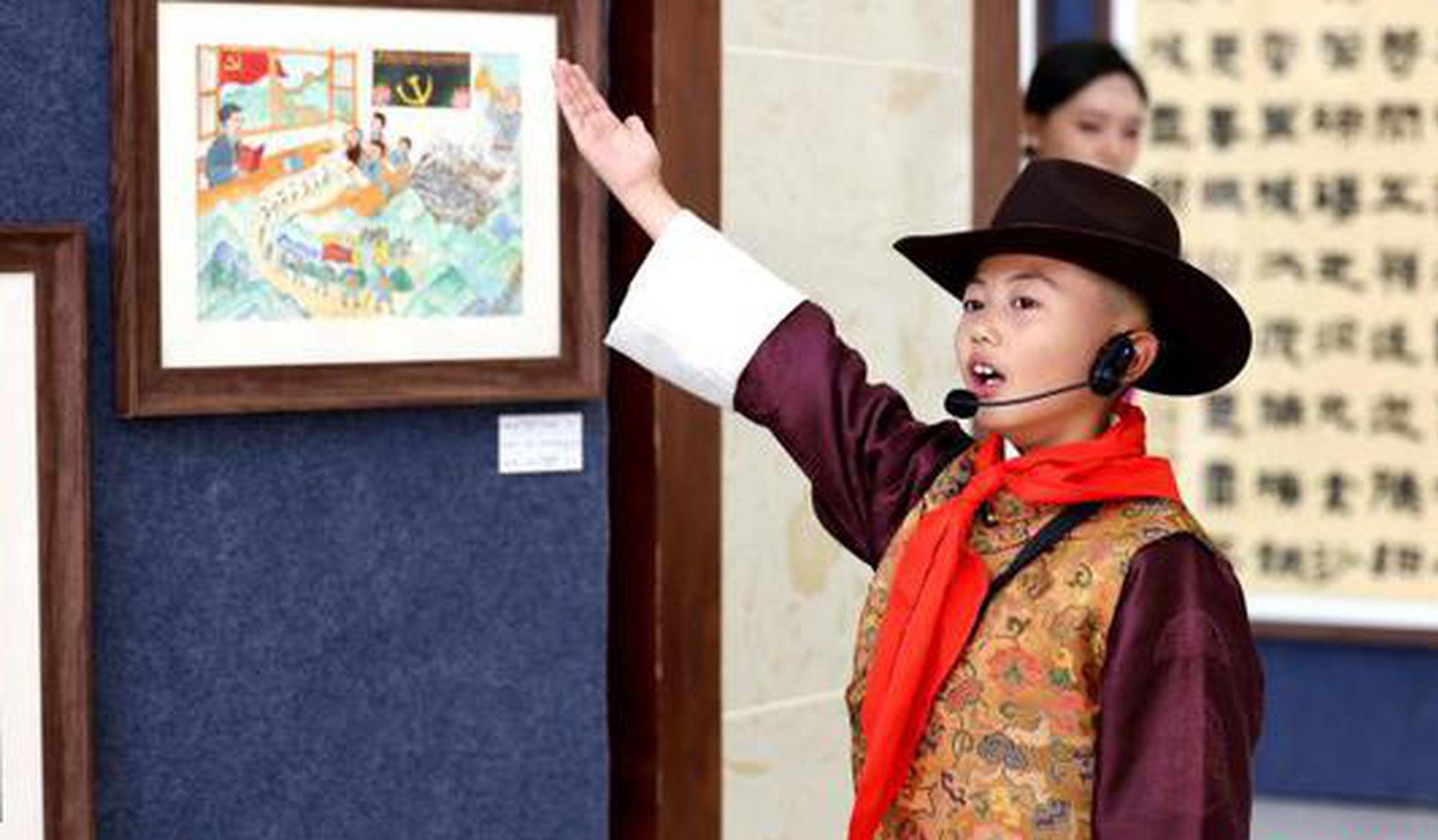Students, teachers in Lhasa stage performance marking 90th anniversary of Long March victory