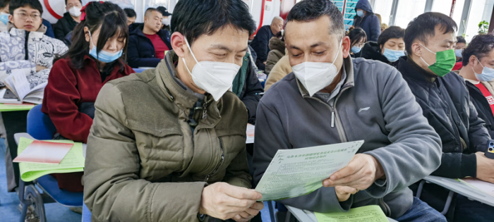 2月15日,桂林路社区工作队联合社区组织辖区食品经营户召开了食品安全暨创建国家食品安全示范城市工作培训会。