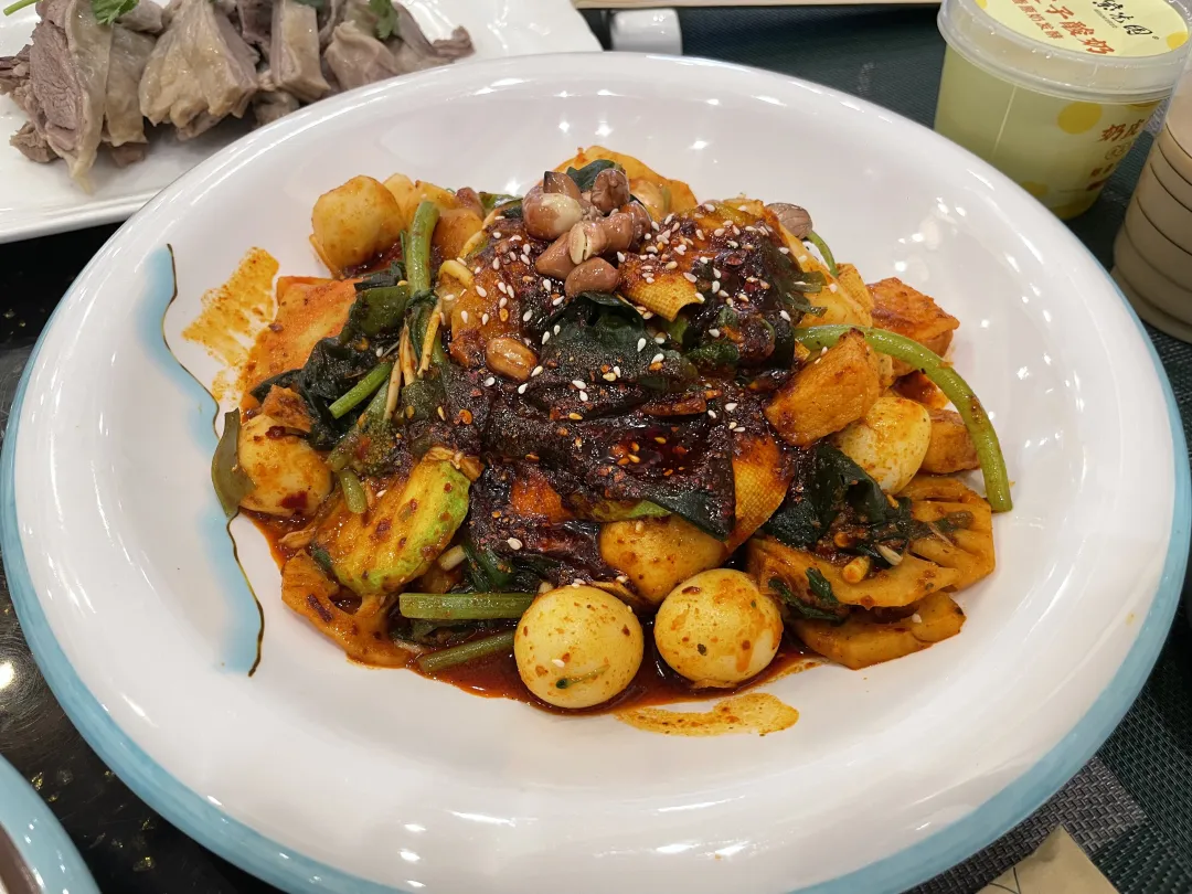 甘肃驻京办的麻辣烫。李远 摄