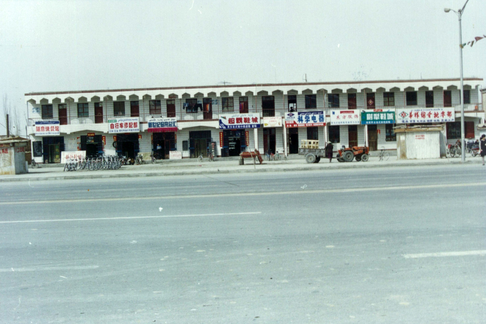 尉犁县城过去的商铺。尉犁县委宣传部提供