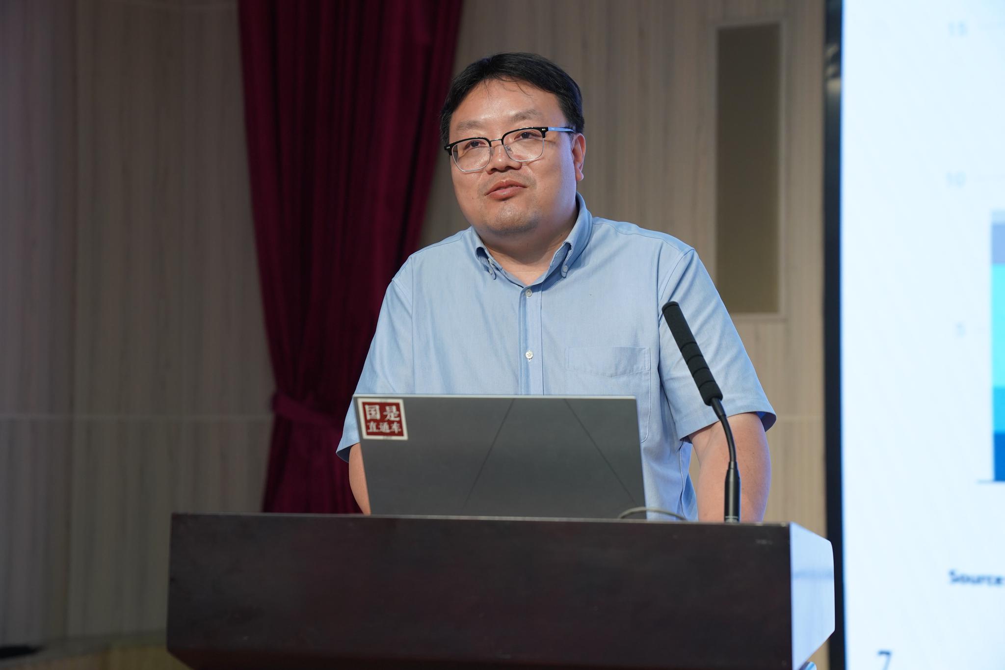 7月4日,中国人民大学生态环境学院副院长王克在会上发言。国是直通车 赵斌 摄 7月4日,中国人民大学生态环境学院副院长王克在会上发言。国是直通车 赵斌 摄