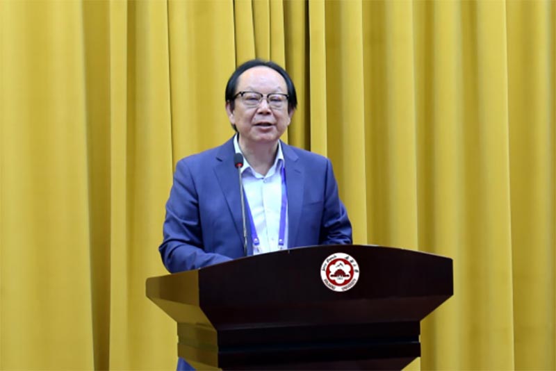 中国新闻史学会广告与传媒发展史专业委员会理事长杨海军教授致辞。 中国新闻史学会广告与传媒发展史专业委员会理事长杨海军教授致辞。