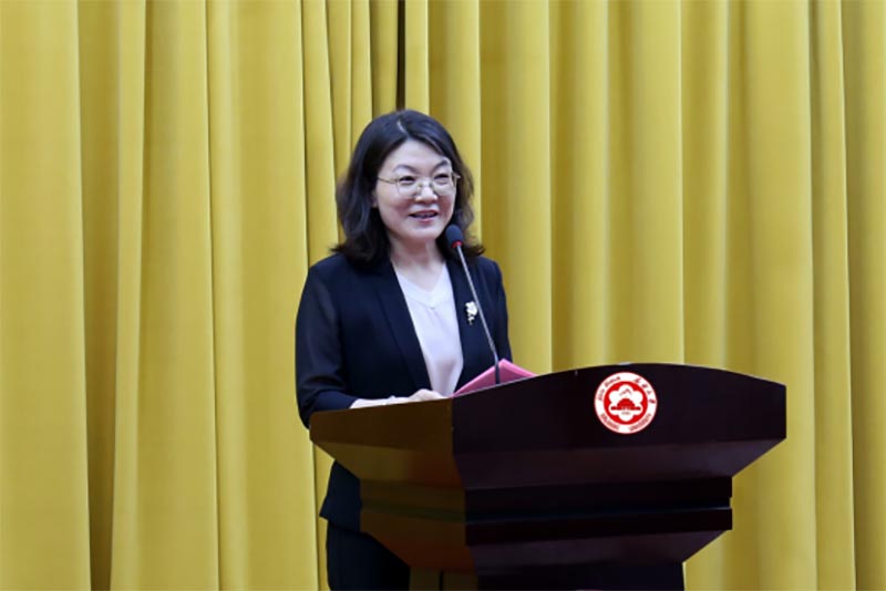 新疆大学新闻与传播学院党委副书记、院长金玉萍教授致辞。 新疆大学新闻与传播学院党委副书记、院长金玉萍教授致辞。