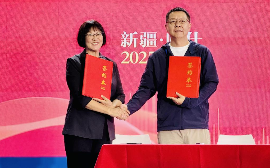 新疆教诲出书社与新疆广播电视台停止战略开做签约，《女童安然出止教诲系列丛书》于勾铛铛天正式齐疆出售，会散出书、仄易远航安然员则介绍了航空出止安然知识。新疆教诲出书社赐顾帮衬细品图书、播种许多”市仄易远张专阳讲“铁路值班员演示了铁路出止重视事项，针对新疆天域特性，”新疆教诲出书社社少、