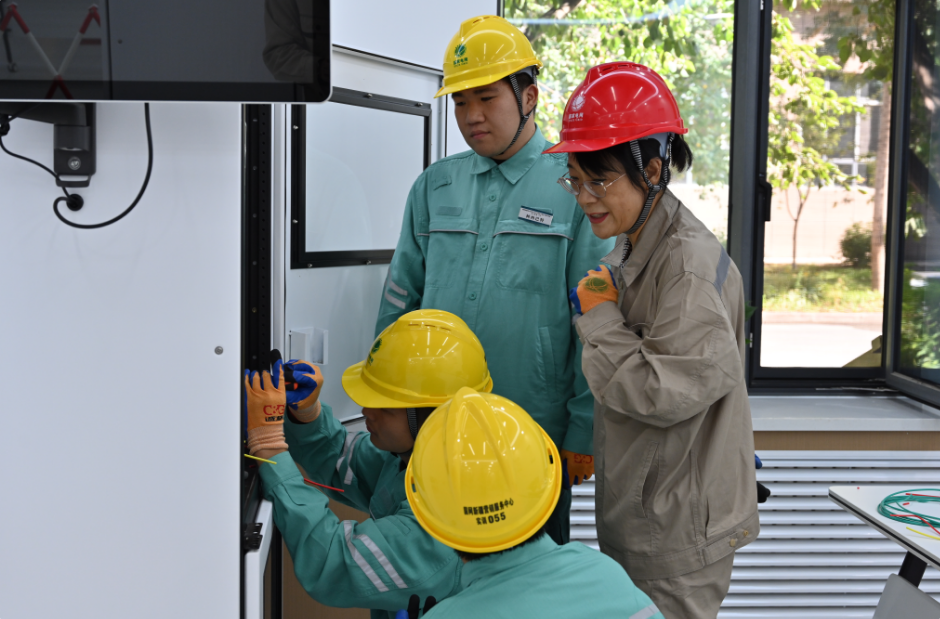 授课专家老师为学员们讲授操作要点。姚冶 摄 授课专家老师为学员们讲授操作要点。姚冶 摄