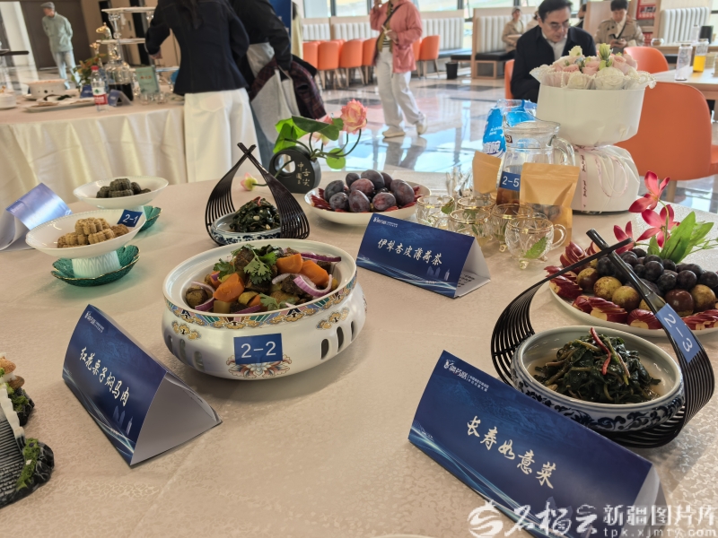 伊犁哈萨克自治州中医医院制作的药膳宴席。石榴云/新疆日报记者于江艳摄