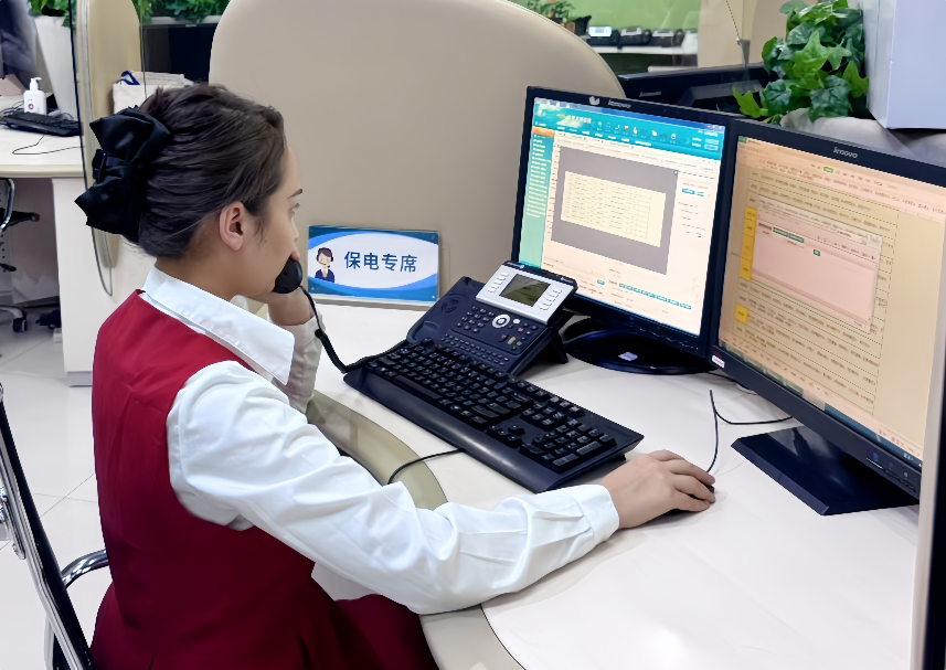 95598客服人员24小时在线为广大个体工商户提供咨询服务。孔令晨 摄 95598客服人员24小时在线为广大个体工商户提供咨询服务。孔令晨 摄