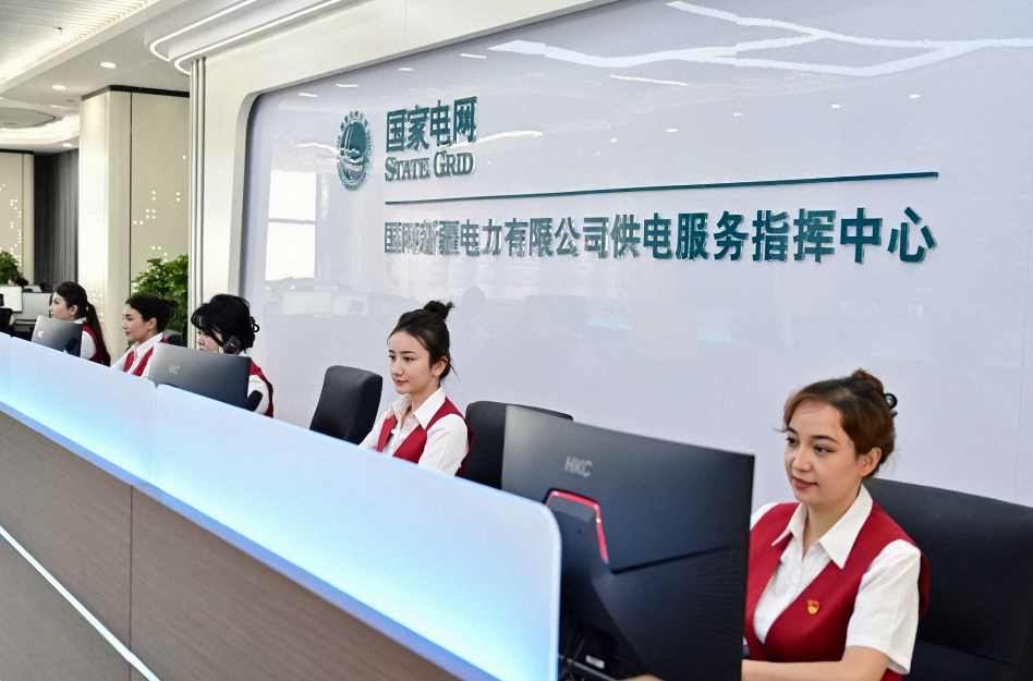 国网新疆电力组织95598供电服务热线客服专员24小时在岗为广大用电客户提供全天候服务。孔令晨 摄 国网新疆电力组织95598供电服务热线客服专员24小时在岗为广大用电客户提供全天候服务。孔令晨 摄
