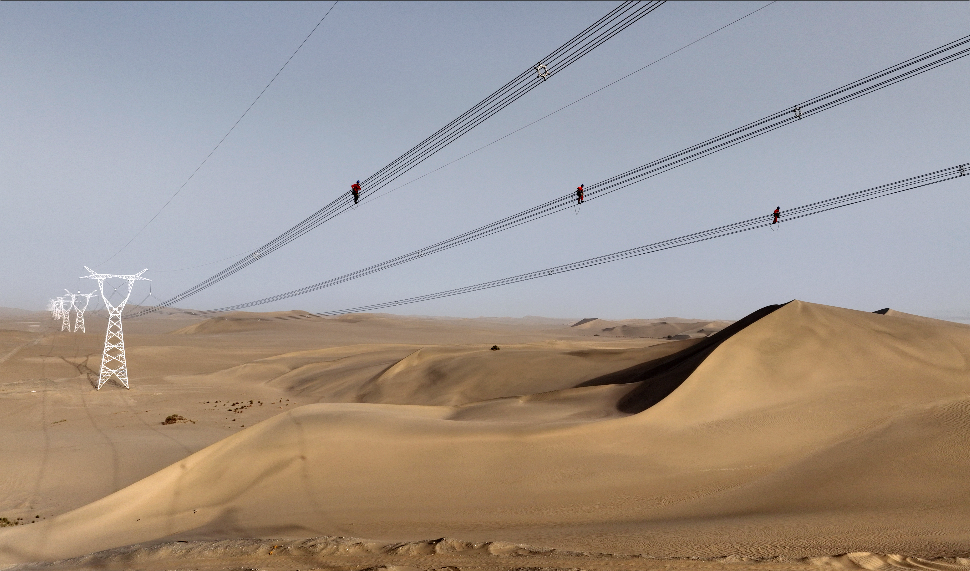 国庆期间,作业人员在民丰—且末750千伏输电线路工程开展消缺验收作业。马元 摄 国庆期间,作业人员在民丰—且末750千伏输电线路工程开展消缺验收作业。马元 摄