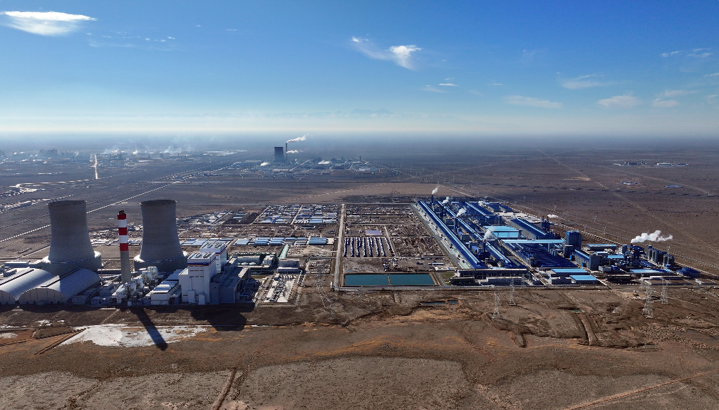 11月12日,兵准工业园电厂750千伏送出工程鸟瞰图。马元 摄 11月12日,兵准工业园电厂750千伏送出工程鸟瞰图。马元 摄