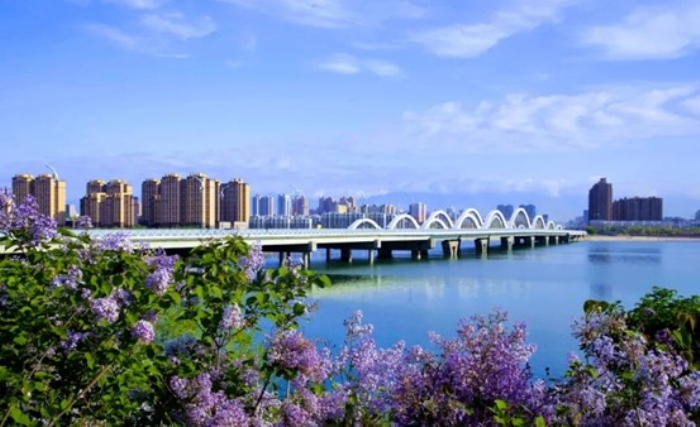 博乐市博尔塔拉大桥(资料图)。 博乐市博尔塔拉大桥(资料图)。