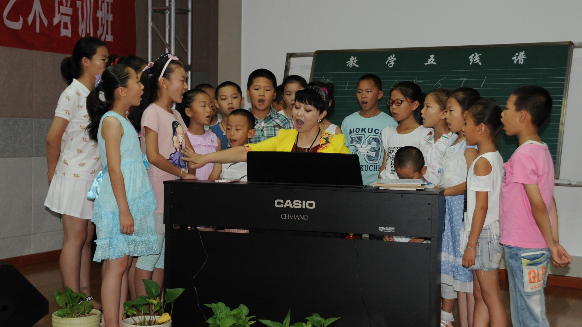 金翠英工作室舉辦免費(fèi) 聲樂(lè)培訓(xùn)班 給少兒文藝愛(ài)好者 講述聲樂(lè)理論知識(shí)與演唱方法及技巧。