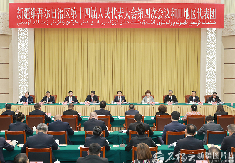 1月28日，自治区党委书记陈小江参加自治区十四届人大四次会议和田代表团审议。石榴云/新疆日报记者 崔志坚摄