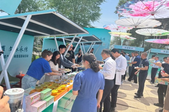 图为非遗集市现场。 张艺严 摄