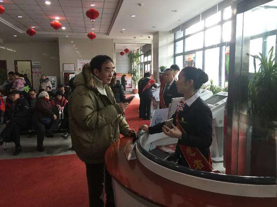 工行西大桥支行与客户温情互动 感受 一杯水的