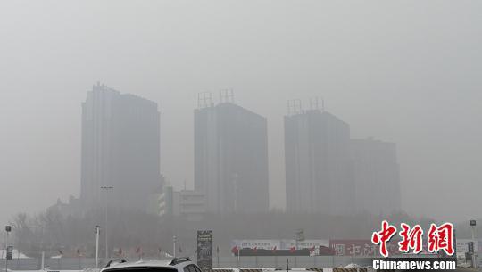 昌吉市11日的AQI指数均为严重污染。 王小军 摄 昌吉市11日的AQI指数均为严重污染。 王小军 摄