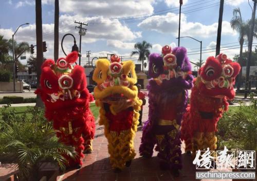美国南加州舞狮庆新春。(美国《侨报》记者尚颖摄) 点击进入下一页